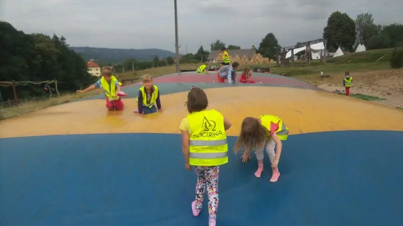 Včelky ve Šťastné zemi