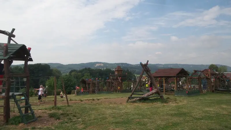 Včelky ve Šťastné zemi