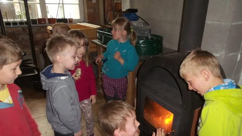 Projekt Řemesla - papír - Včelky