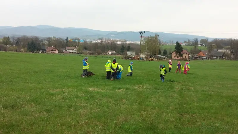 Jarní výlet červených