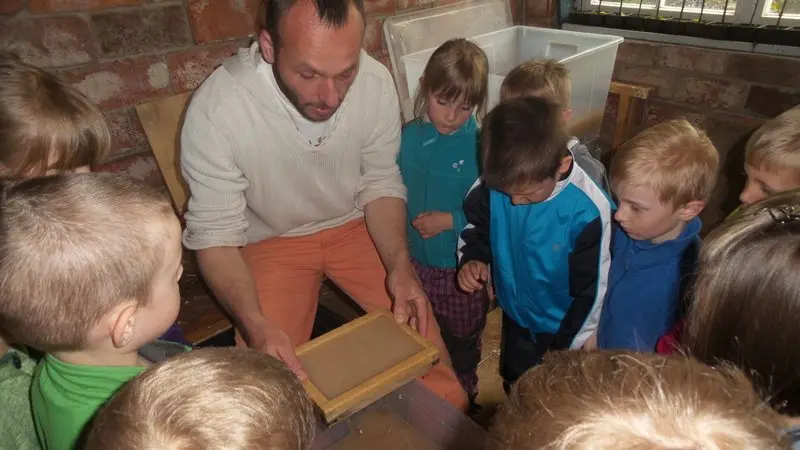 Projekt Řemesla - papír - Včelky