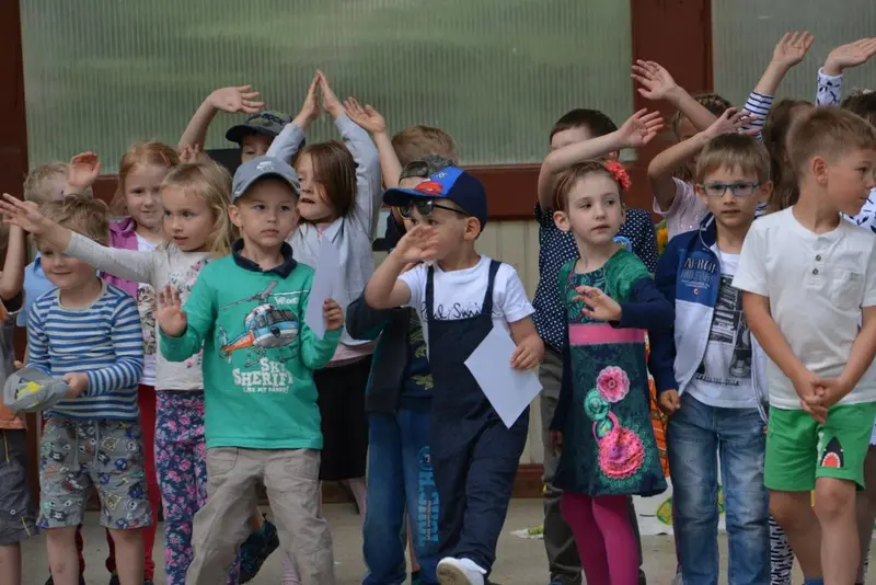 Těmi dveřmi do pohádky