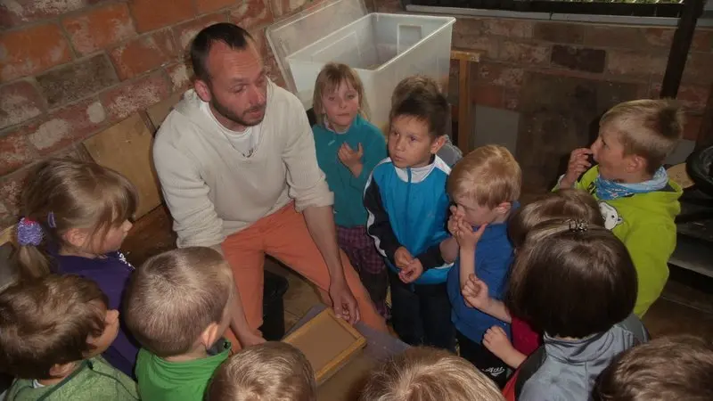 Projekt Řemesla - papír - Včelky