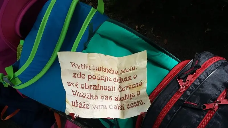 Za pokladem rytířů kulatého stolu