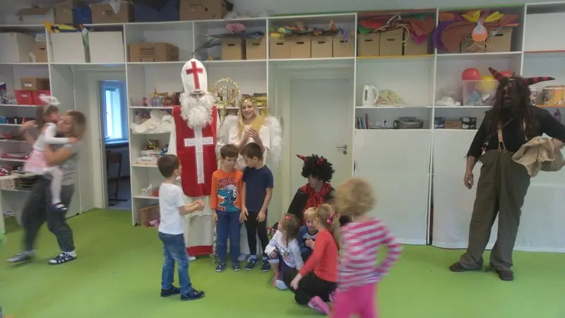 Mikuláš ve školce - červení
