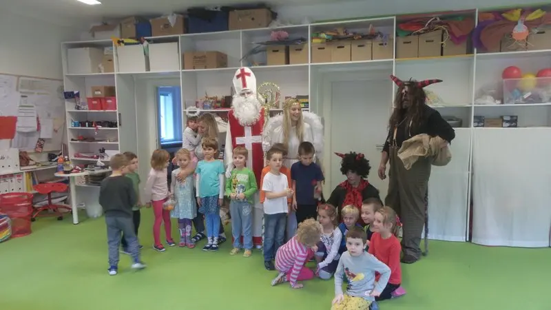 Mikuláš ve školce - červení