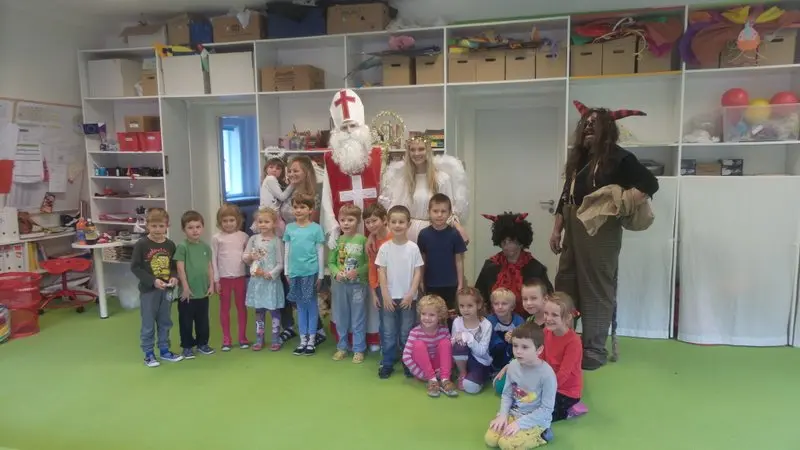 Mikuláš ve školce - červení