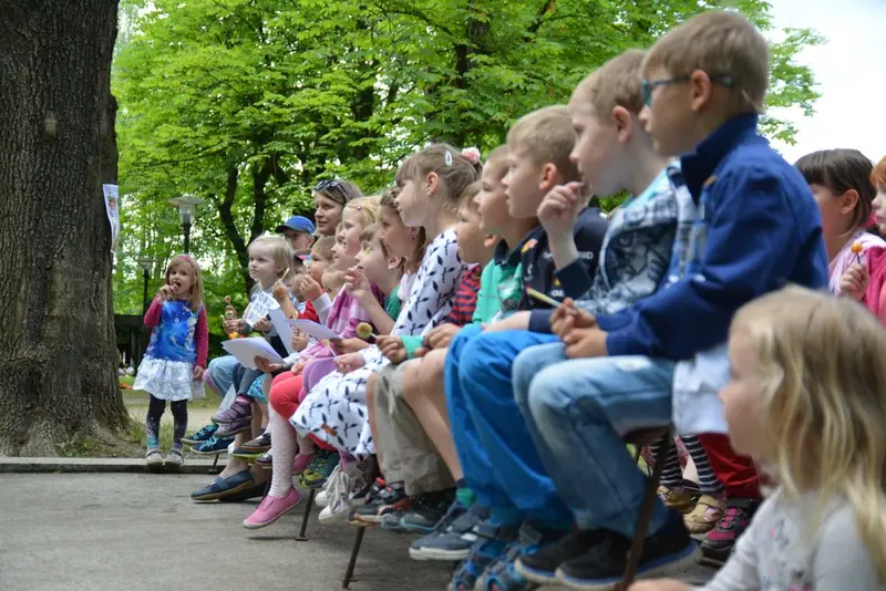 Těmi dveřmi do pohádky