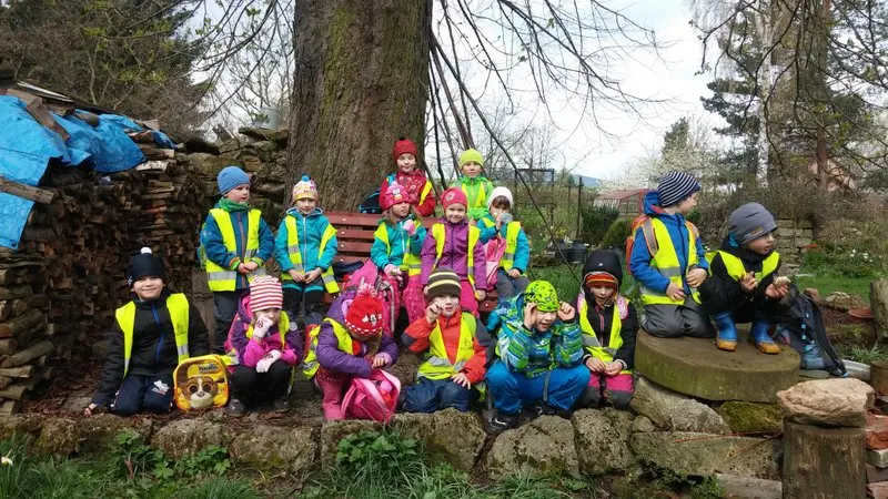 Jarní výlet červených