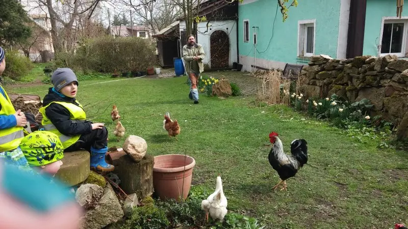 Jarní výlet červených