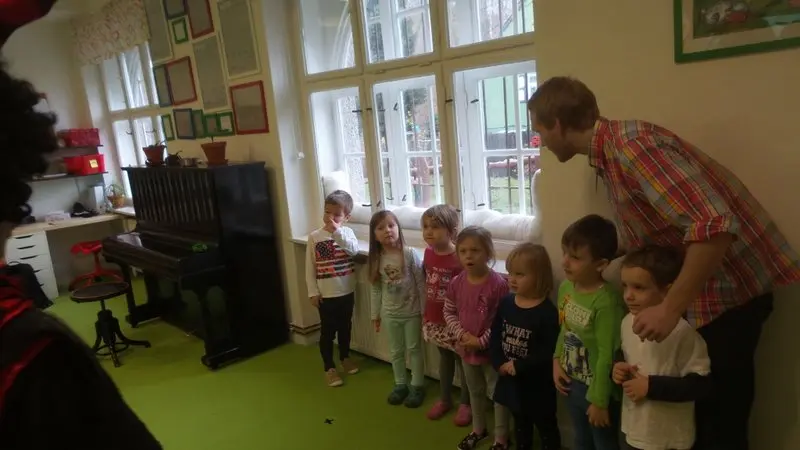 Mikuláš ve školce - oranžoví