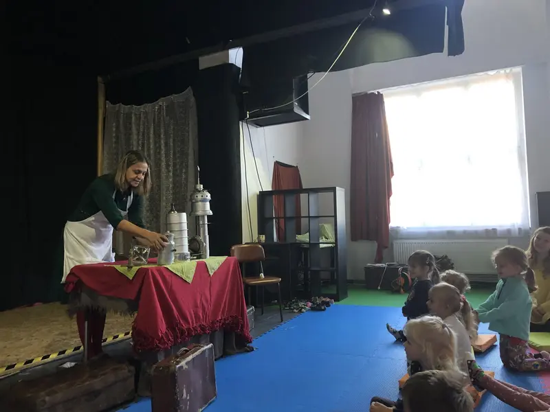 Plechové pohádky - divadlo Kordula ve školce